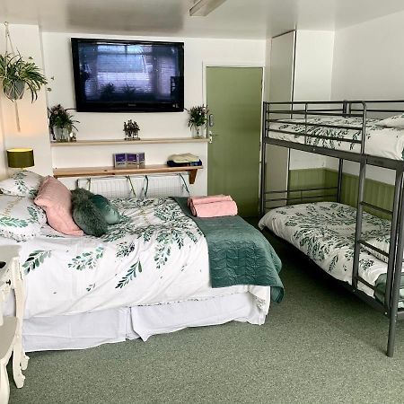 Barrs Court Beds Bed & Breakfast Warmley Eksteriør bilde