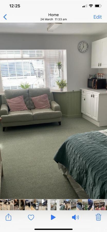 Barrs Court Beds Bed & Breakfast Warmley Eksteriør bilde