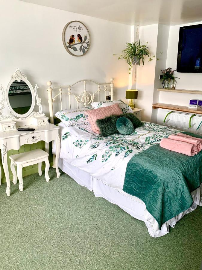 Barrs Court Beds Bed & Breakfast Warmley Eksteriør bilde