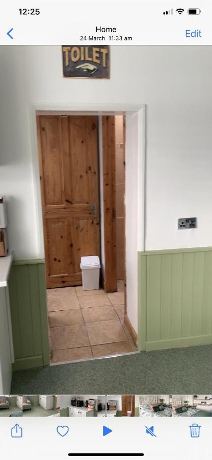 Barrs Court Beds Bed & Breakfast Warmley Eksteriør bilde
