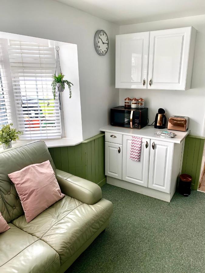 Barrs Court Beds Bed & Breakfast Warmley Eksteriør bilde